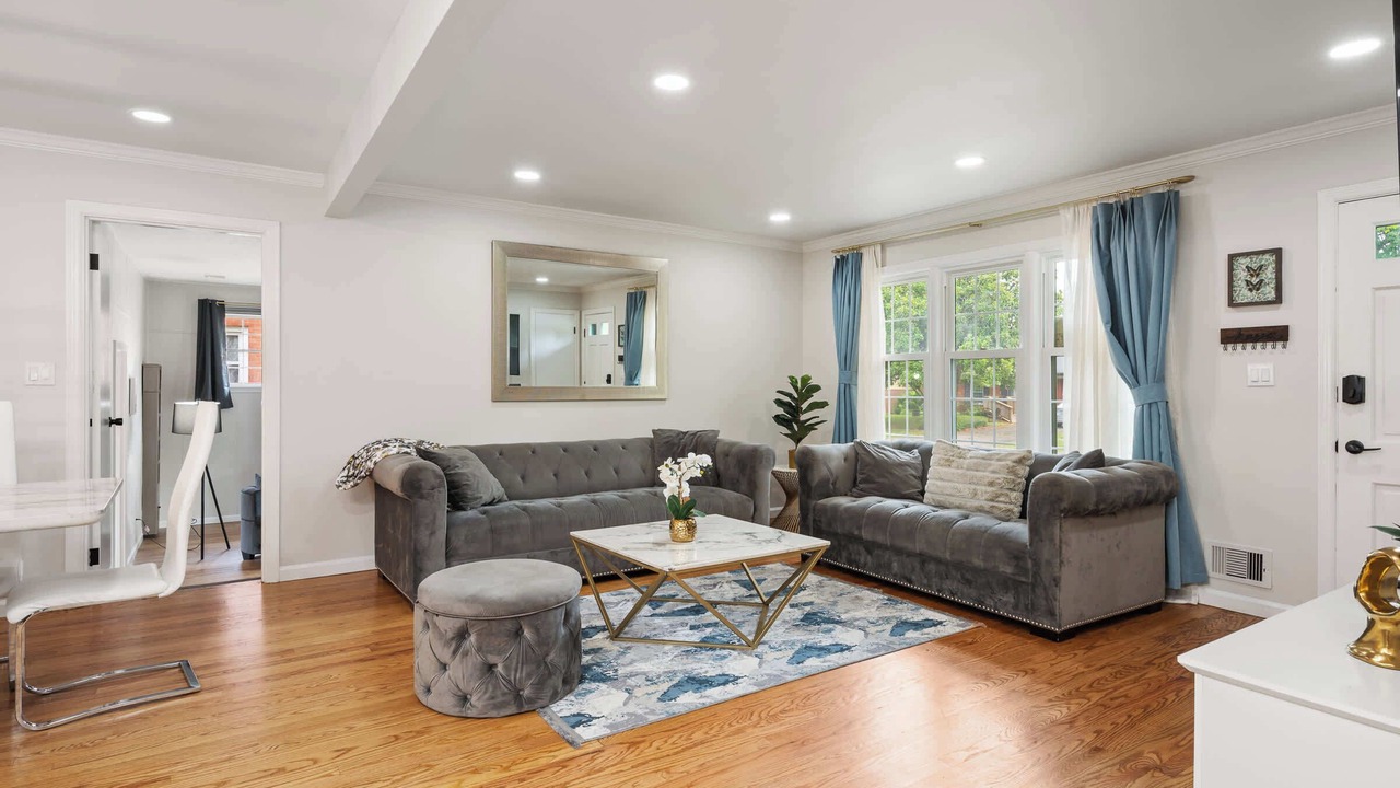 Photo of Livingroom in Hikes Point