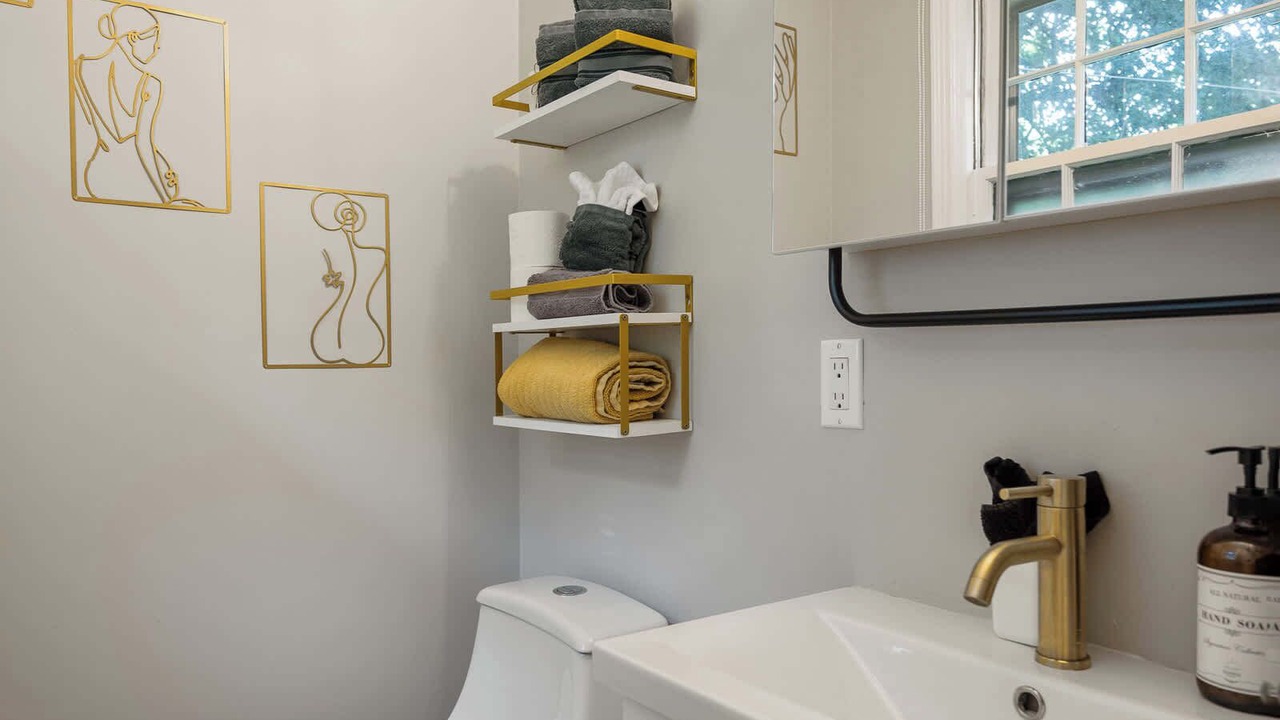 Photo of Bathroom in Hikes Point