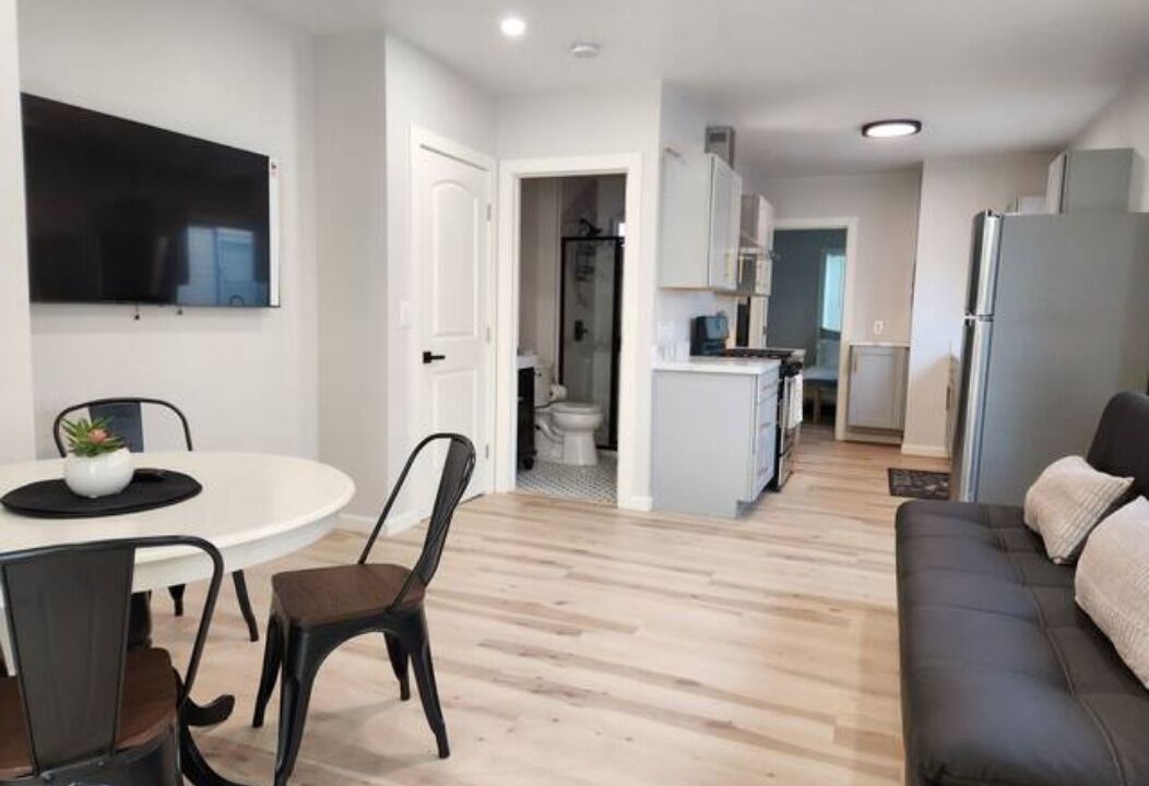 Photo of Livingroom in Upper Telegraph