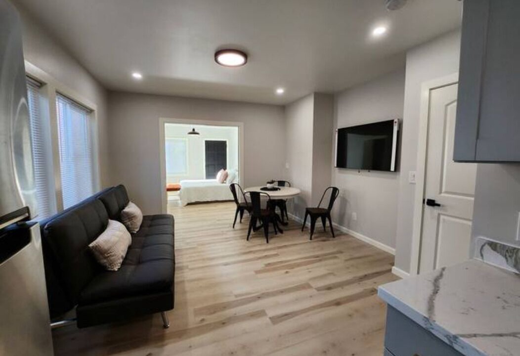 Photo of Livingroom in Upper Telegraph