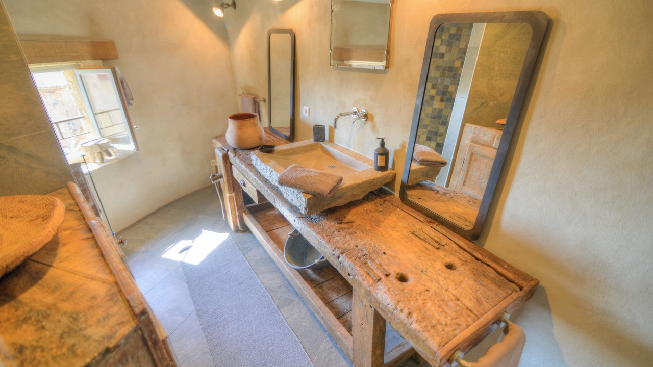 Photo of Bathroom in La Capelle-et-Masmolene