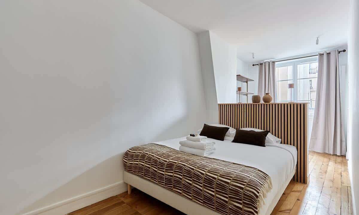 Photo of Others in Vivienne