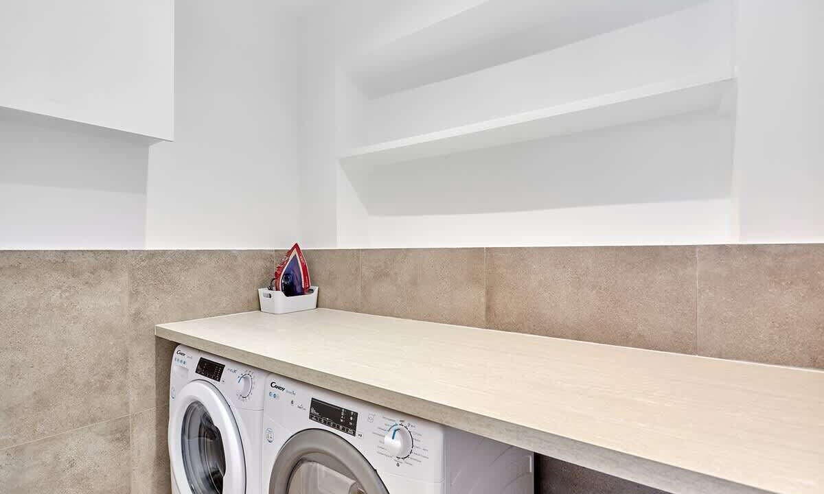 Photo of Others in Vivienne