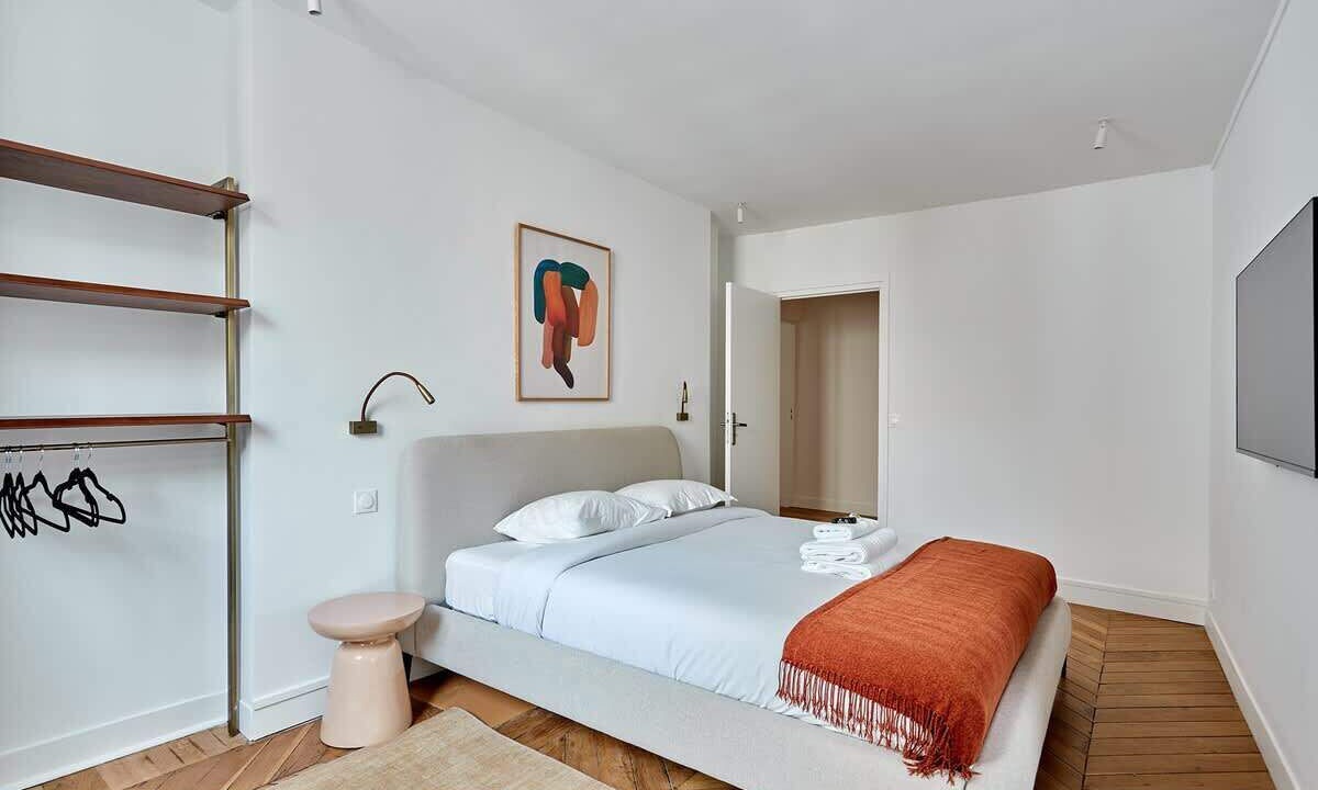 Photo of Others in Vivienne