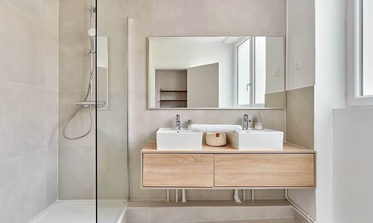 Photo of Others in Vivienne