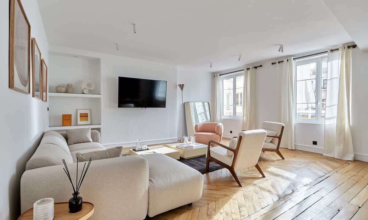 Photo of Others in Vivienne