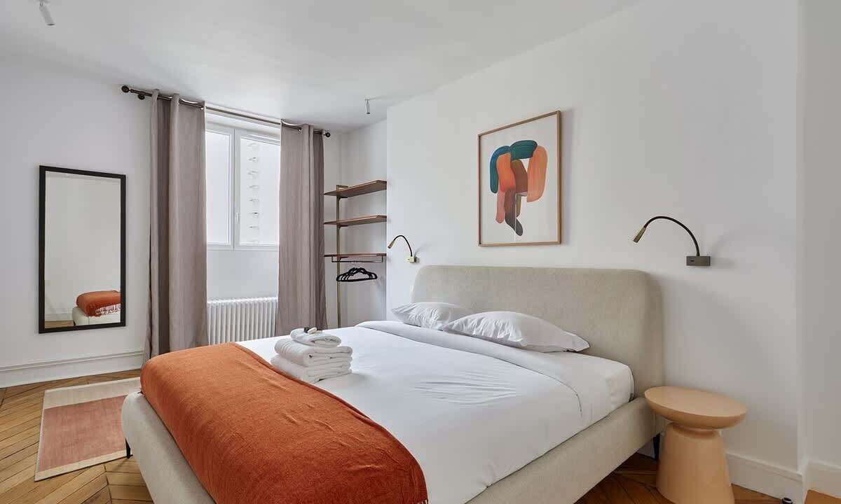 Photo of Others in Vivienne