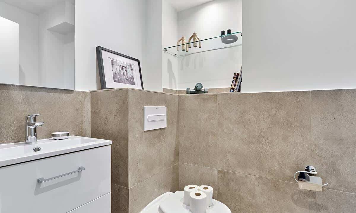 Photo of Others in Vivienne