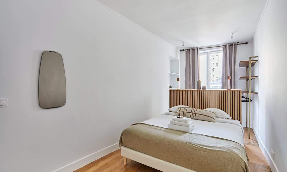 Photo of Others in Vivienne