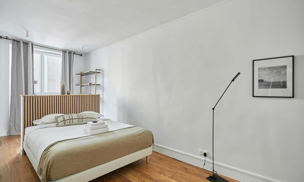 Photo of Others in Vivienne