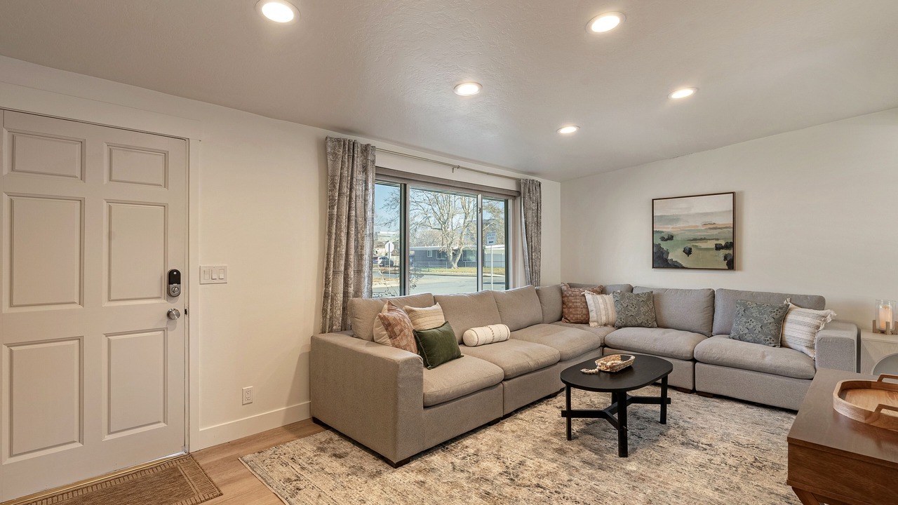 Photo of Livingroom in Murray