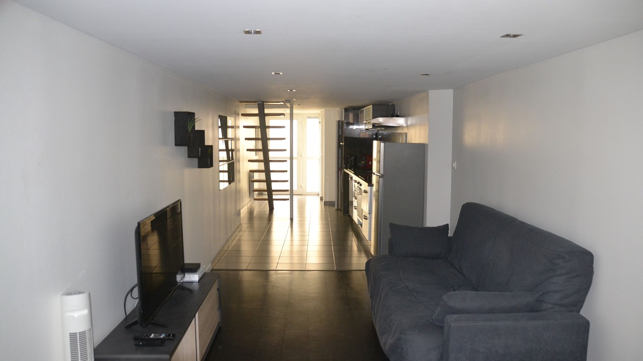 Photo of Livingroom in Republique - Tolstoi