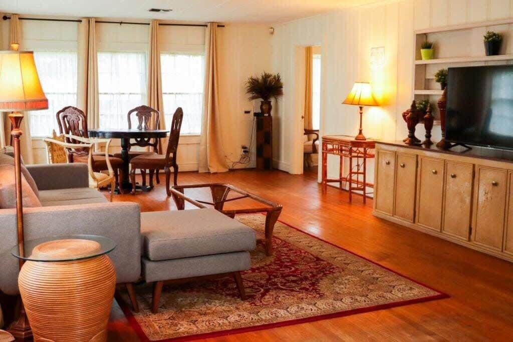 Photo of Livingroom in Downtown