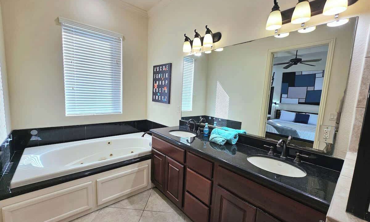 Photo of Bathroom in Woodlake - Briar Meadow