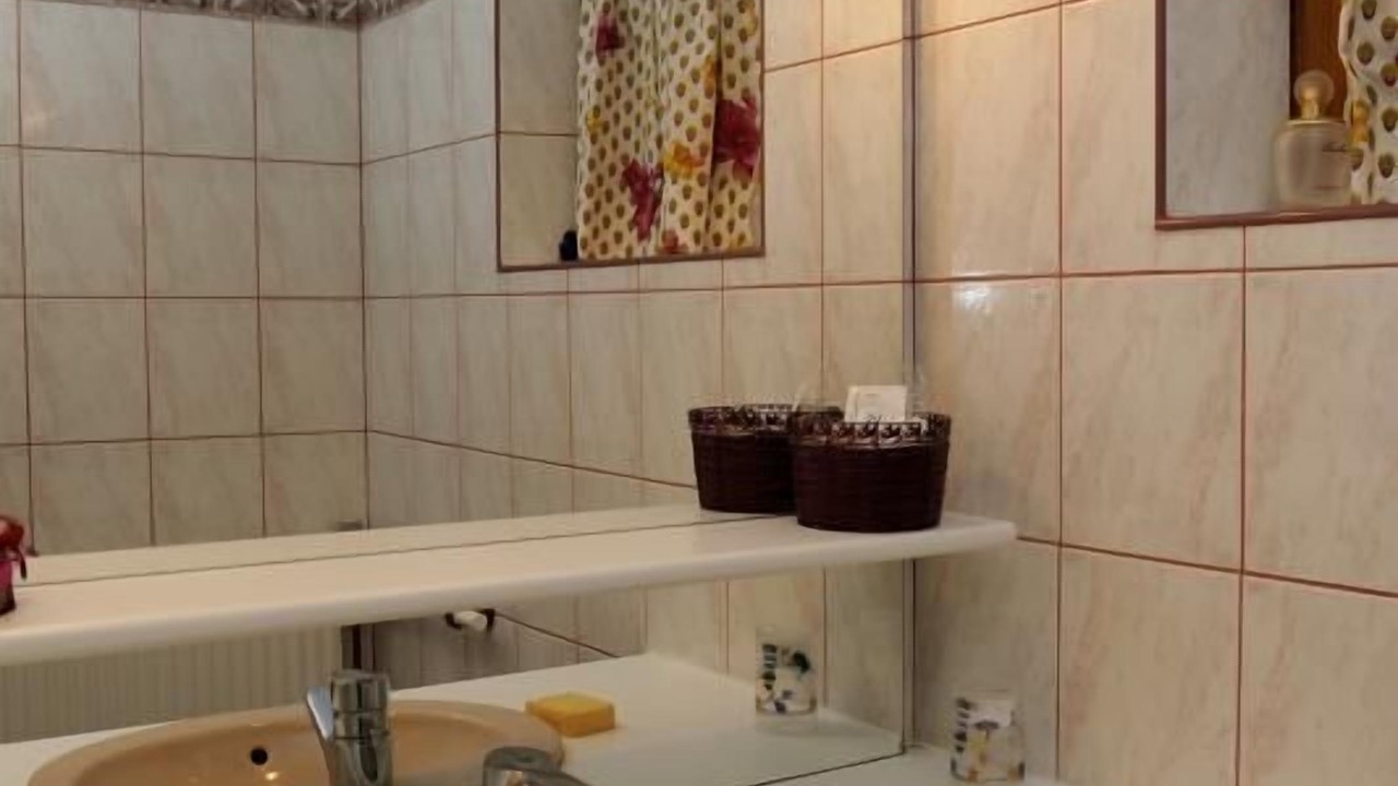 Photo of Bathroom in Racines