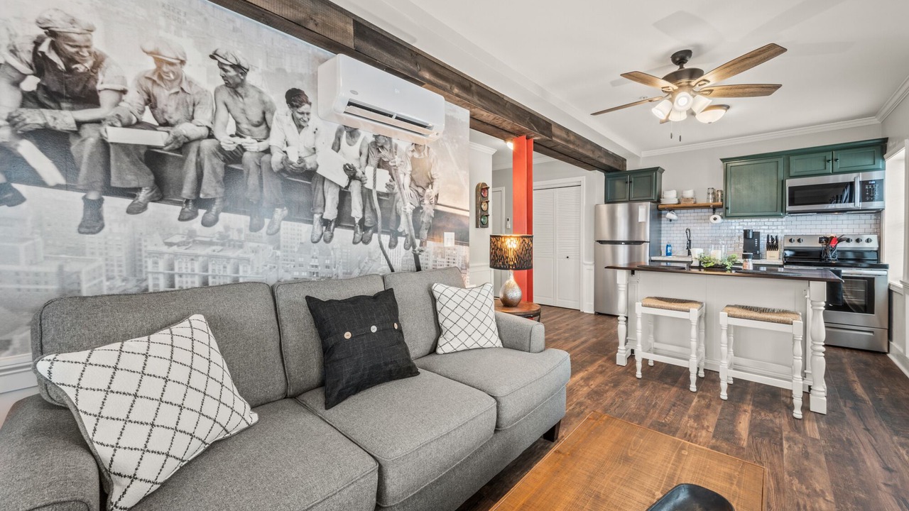 Photo of Livingroom in Wallingford Center