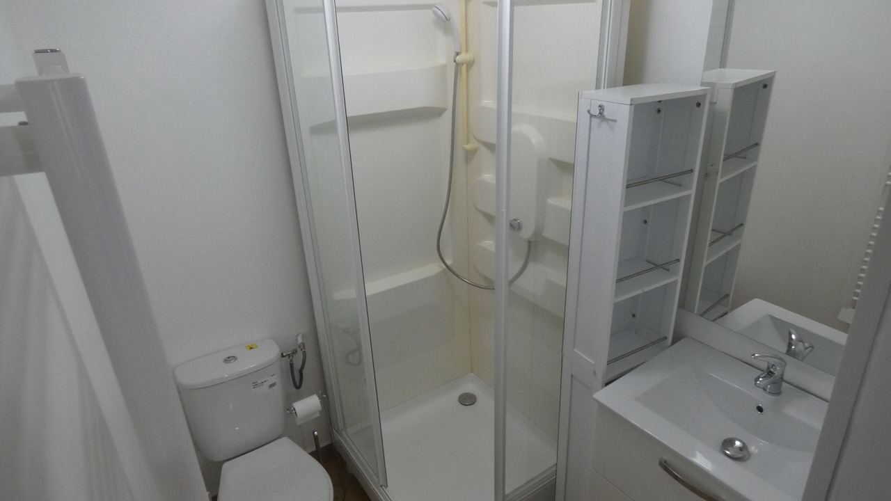 Photo of Bathroom in Lens