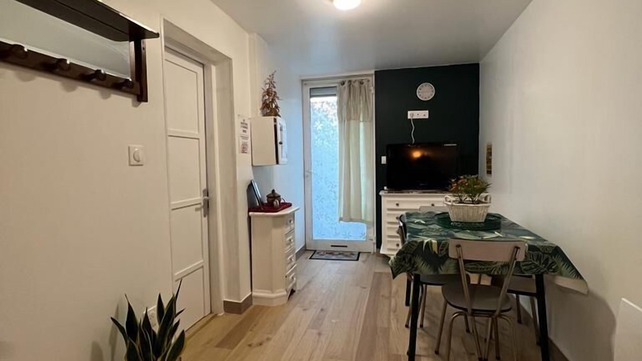 Photo of Livingroom in Lens