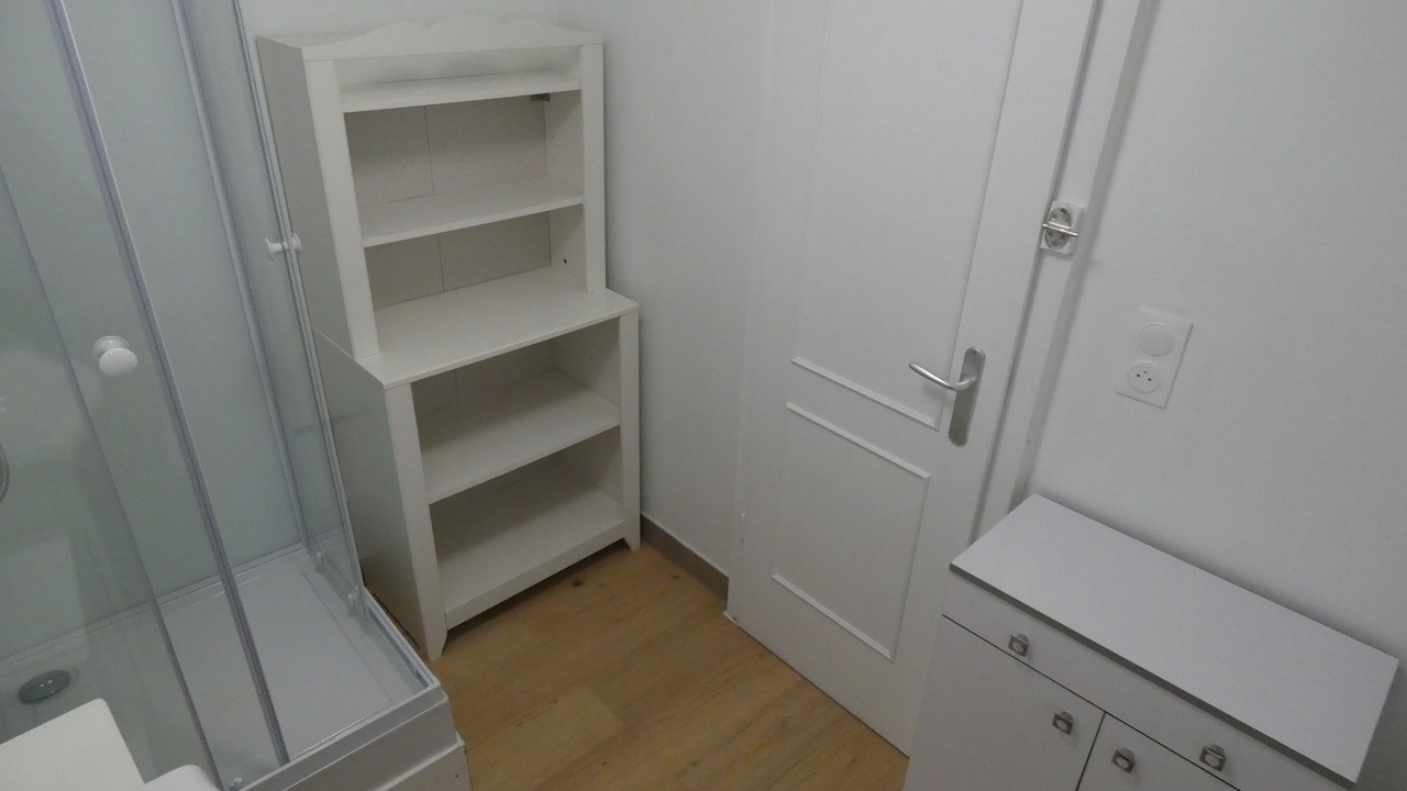 Photo of Bathroom in Lens