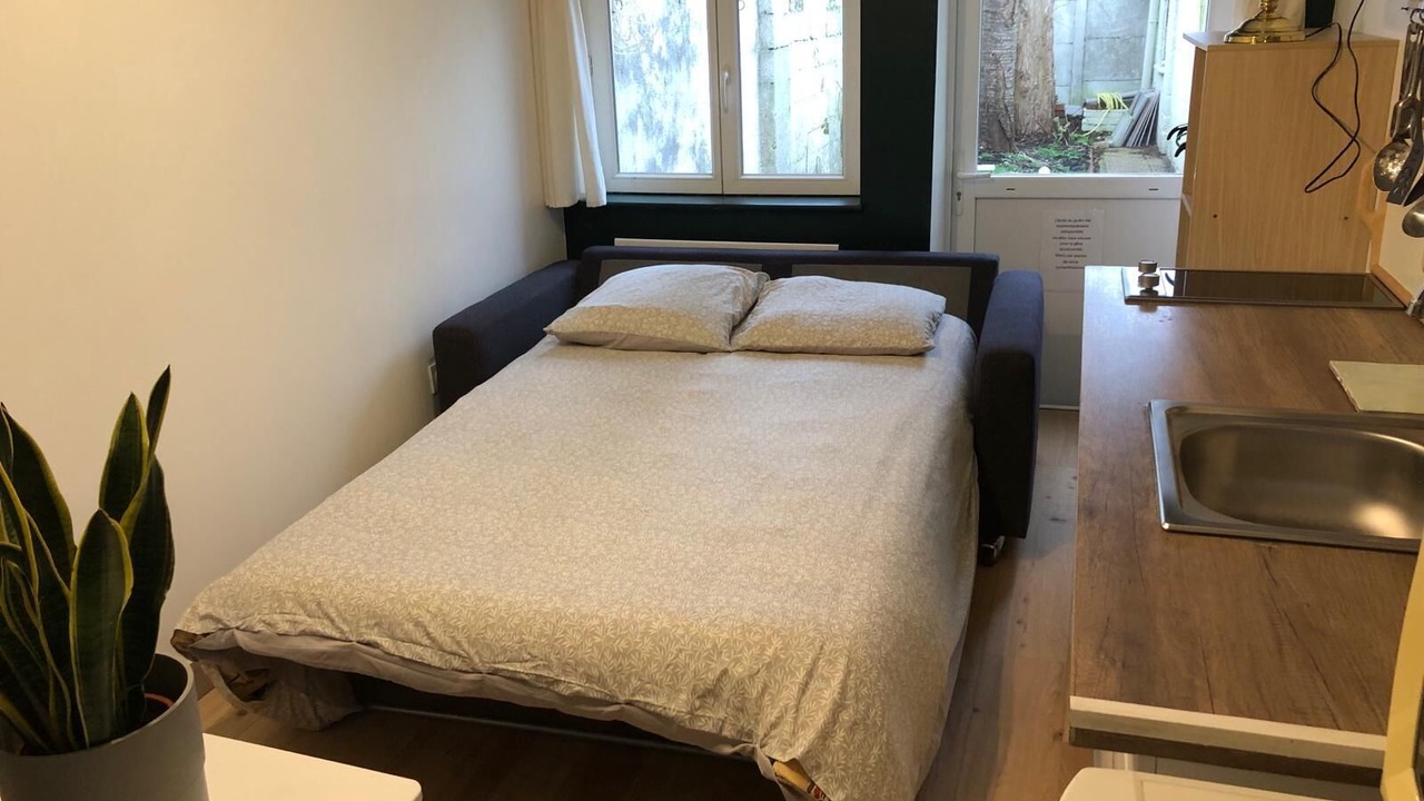 Photo of Bedroom in Lens