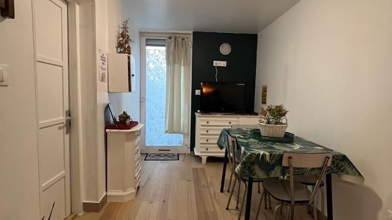 Photo of Livingroom in Lens