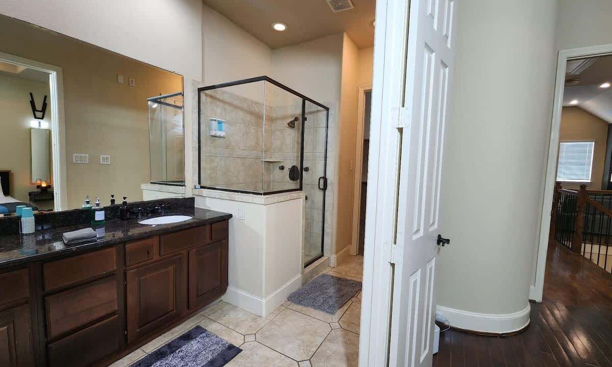 Photo of Bathroom in Woodlake - Briar Meadow