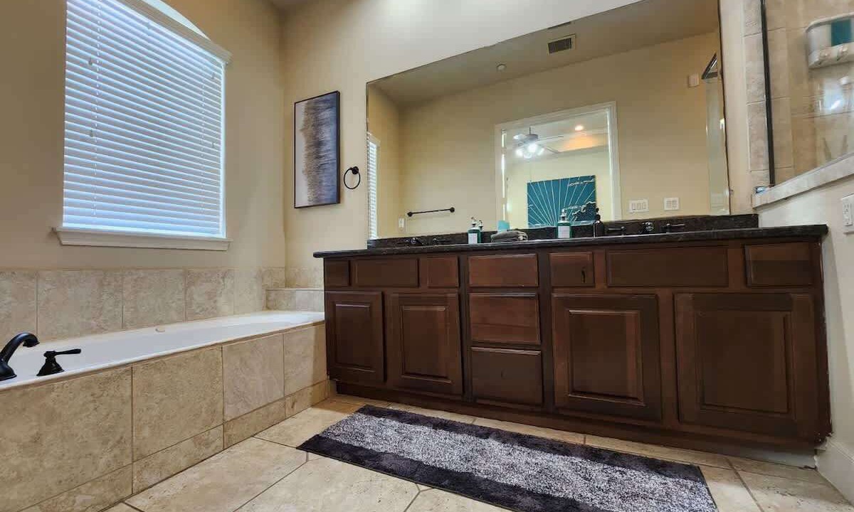 Photo of Bathroom in Woodlake - Briar Meadow