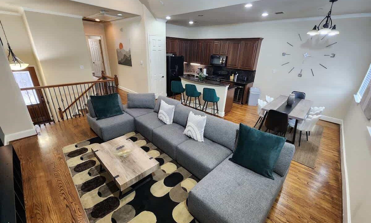 Photo of Livingroom in Woodlake - Briar Meadow