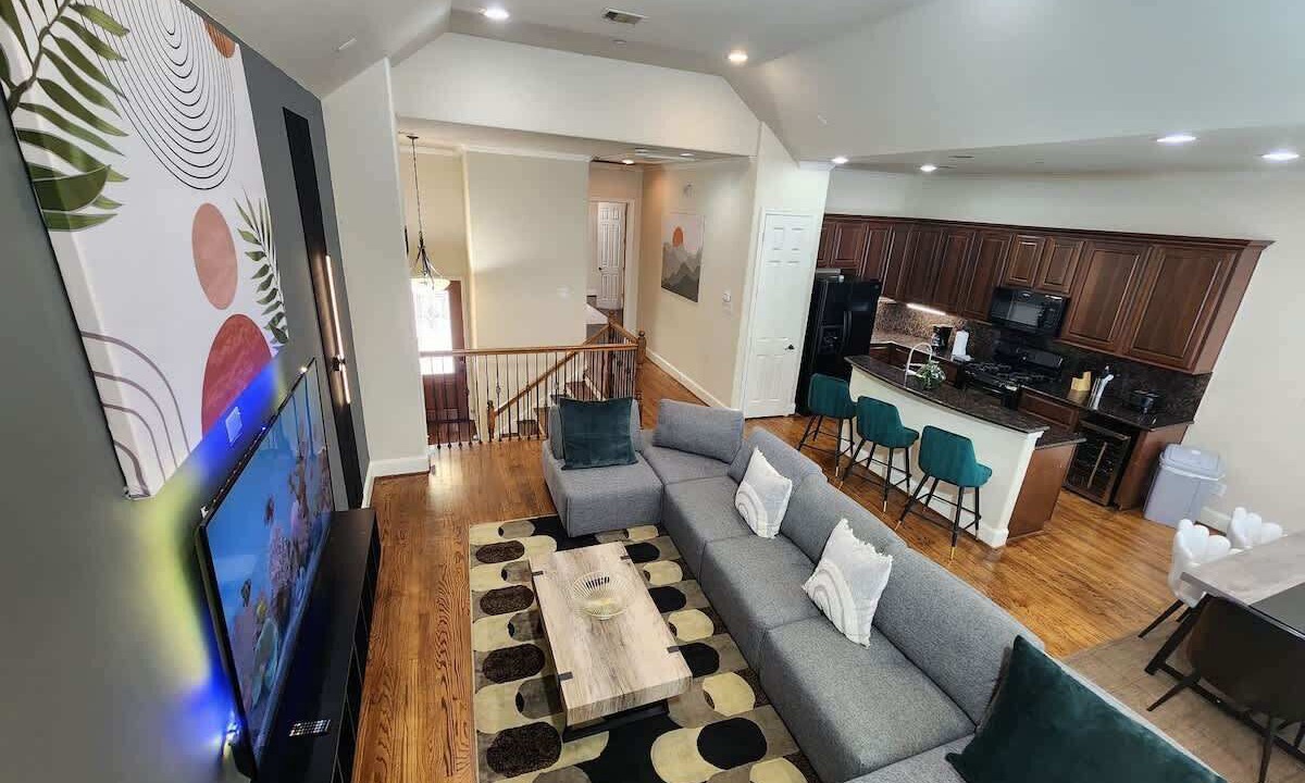 Photo of Livingroom in Woodlake - Briar Meadow