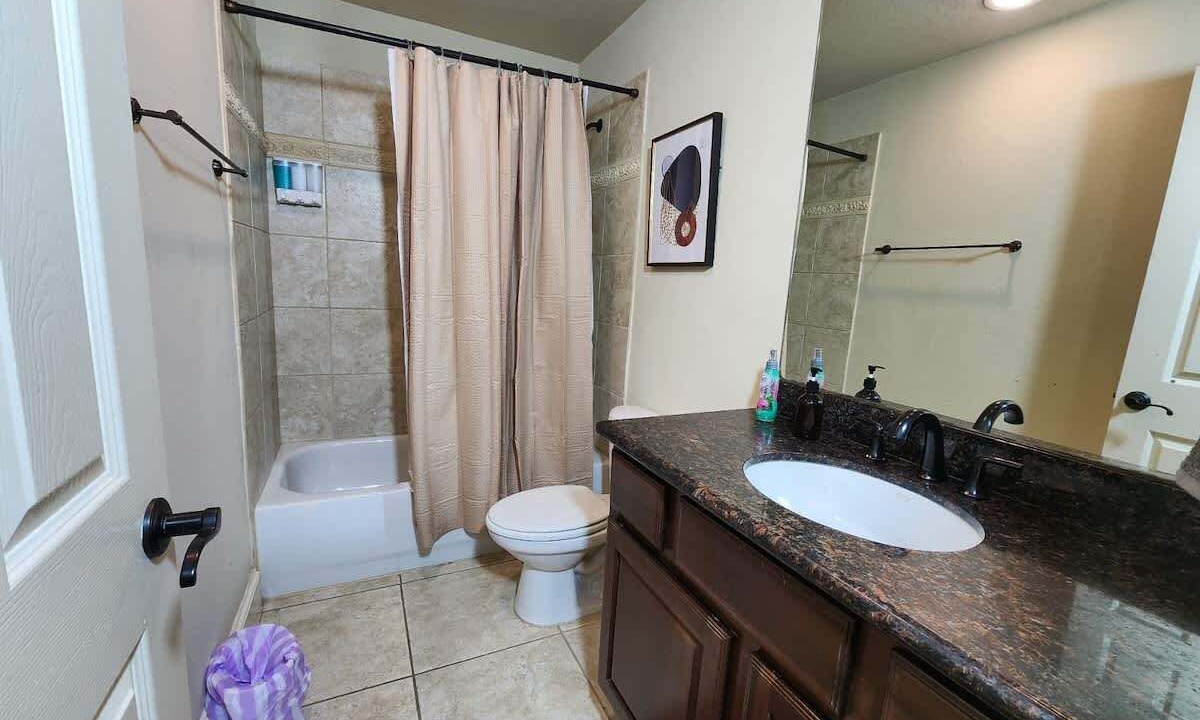 Photo of Bathroom in Woodlake - Briar Meadow