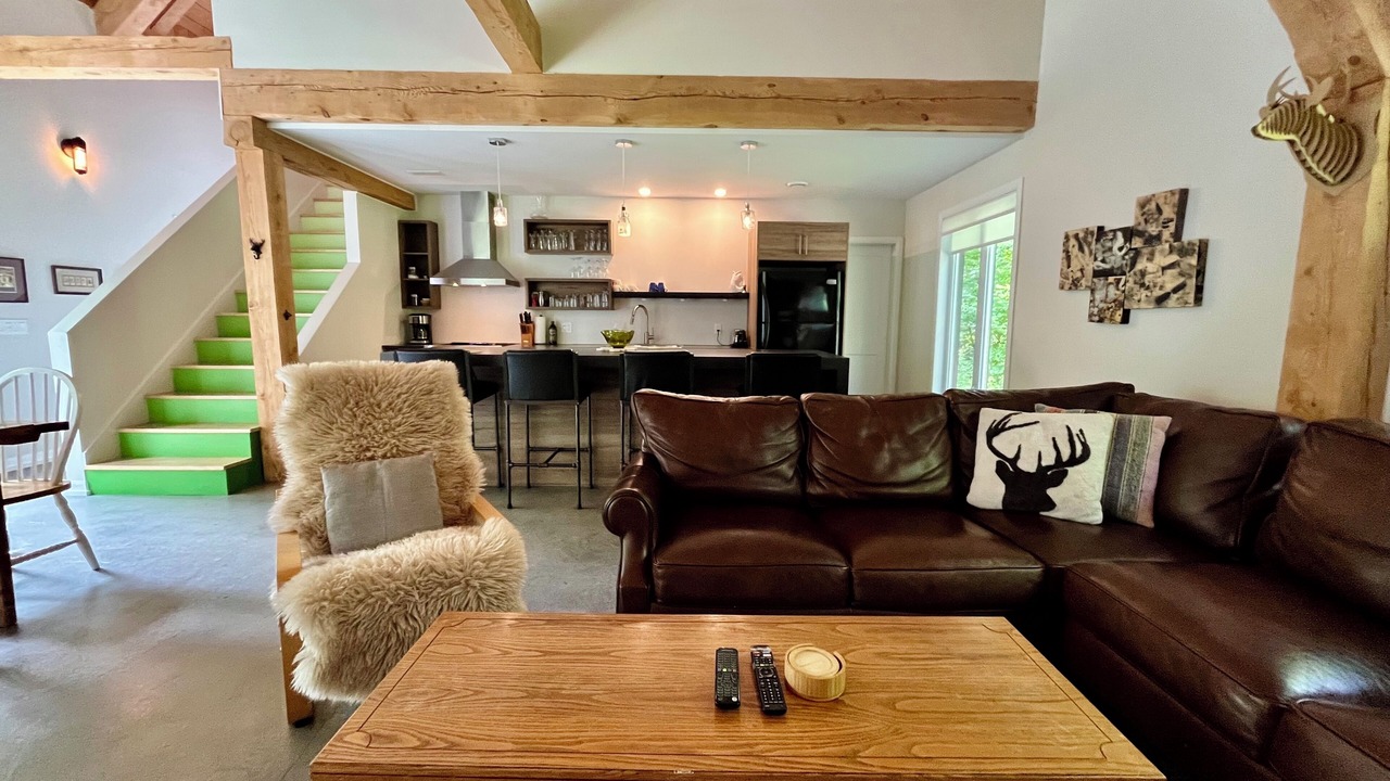 Photo of Livingroom in Bolton-Est