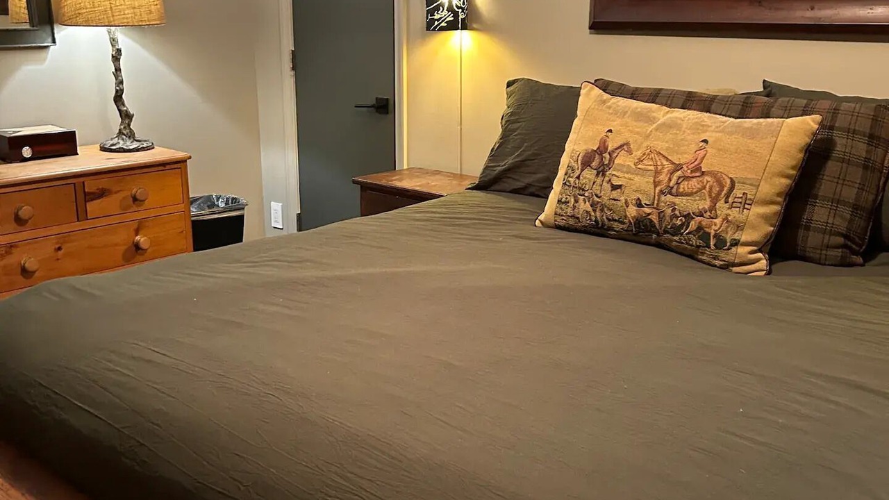 Photo of Bedroom in Crestline Heights