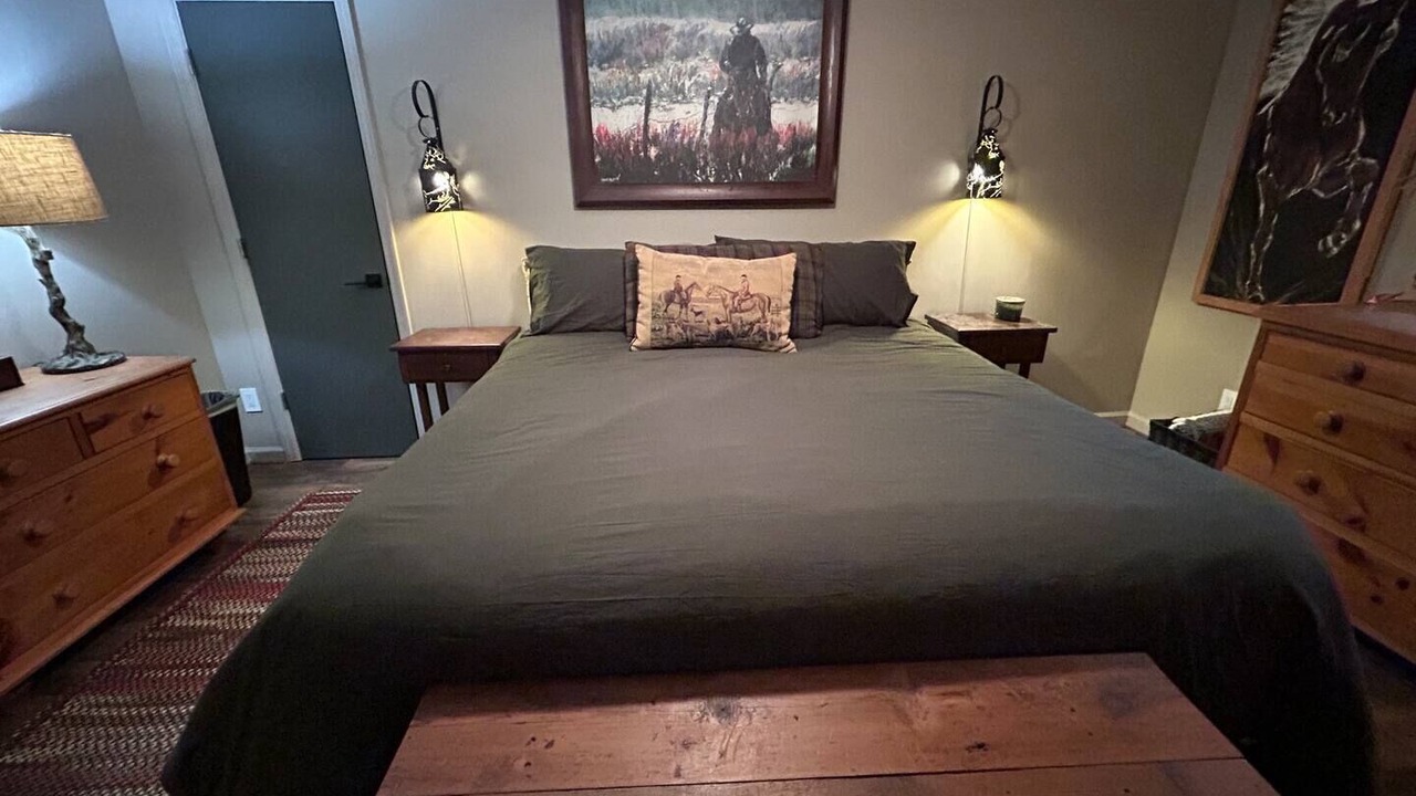 Photo of Bedroom in Crestline Heights