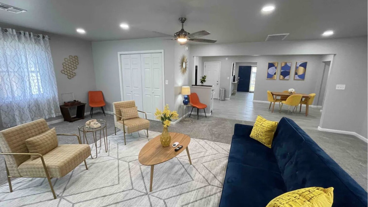 Photo of Livingroom in Broken Arrow
