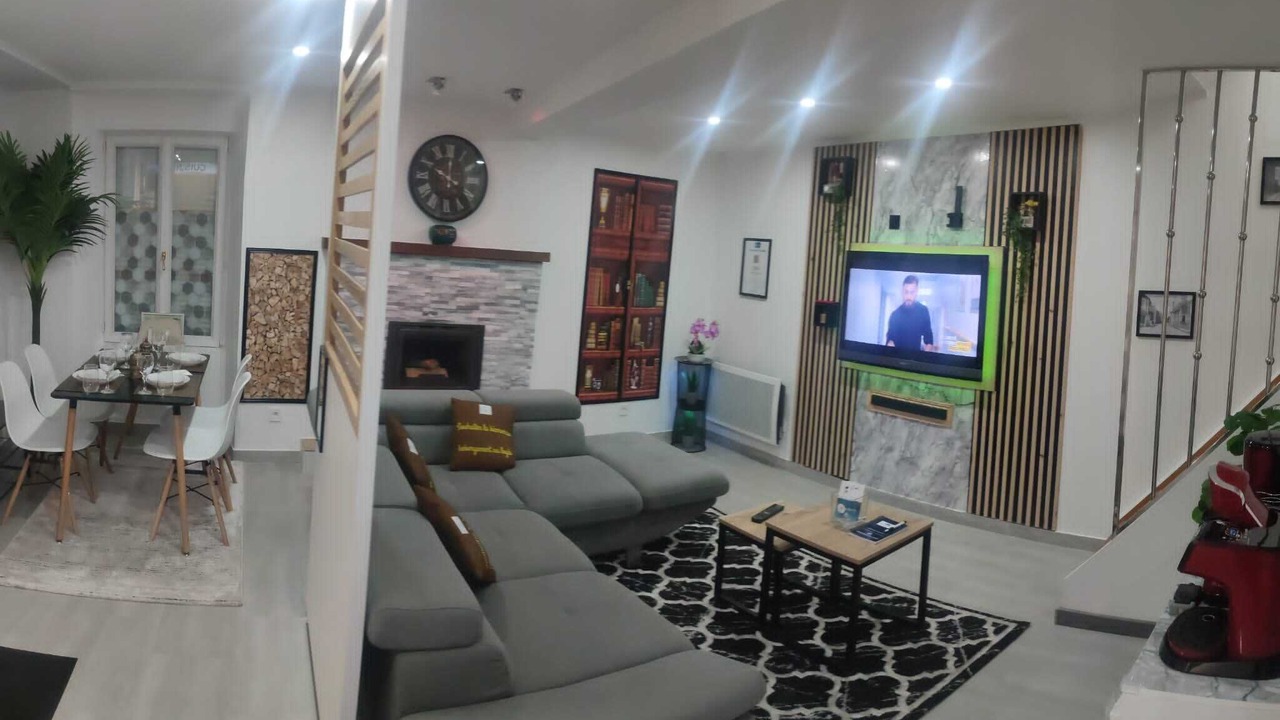 Photo of Livingroom in Souge-le-Ganelon