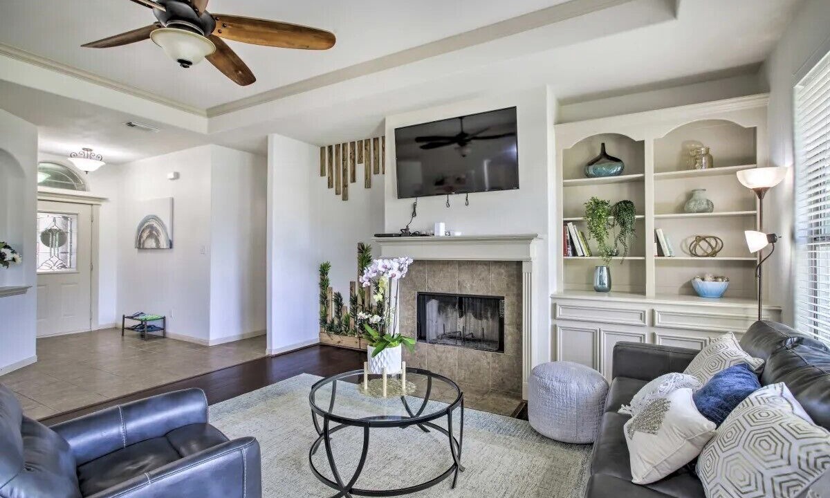 Photo of Livingroom in April Sound