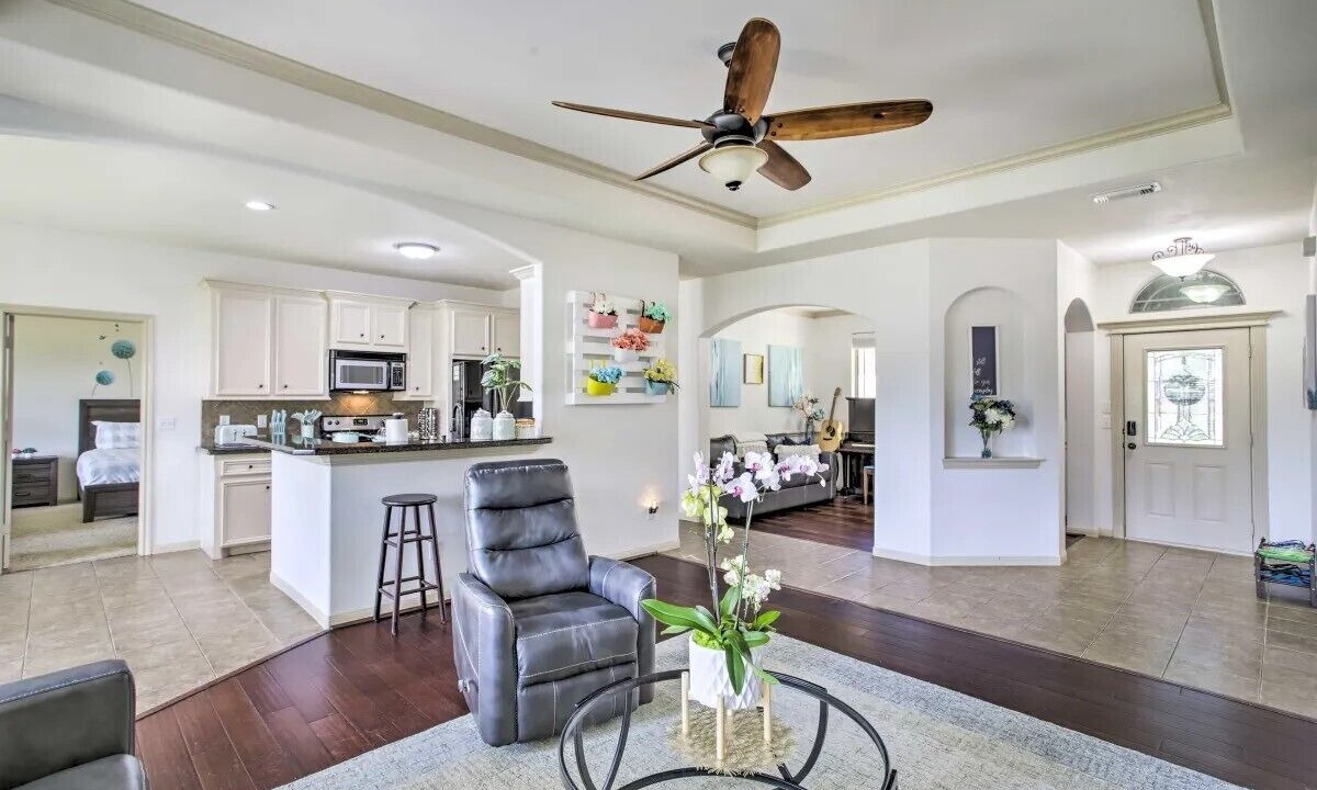 Photo of Livingroom in April Sound