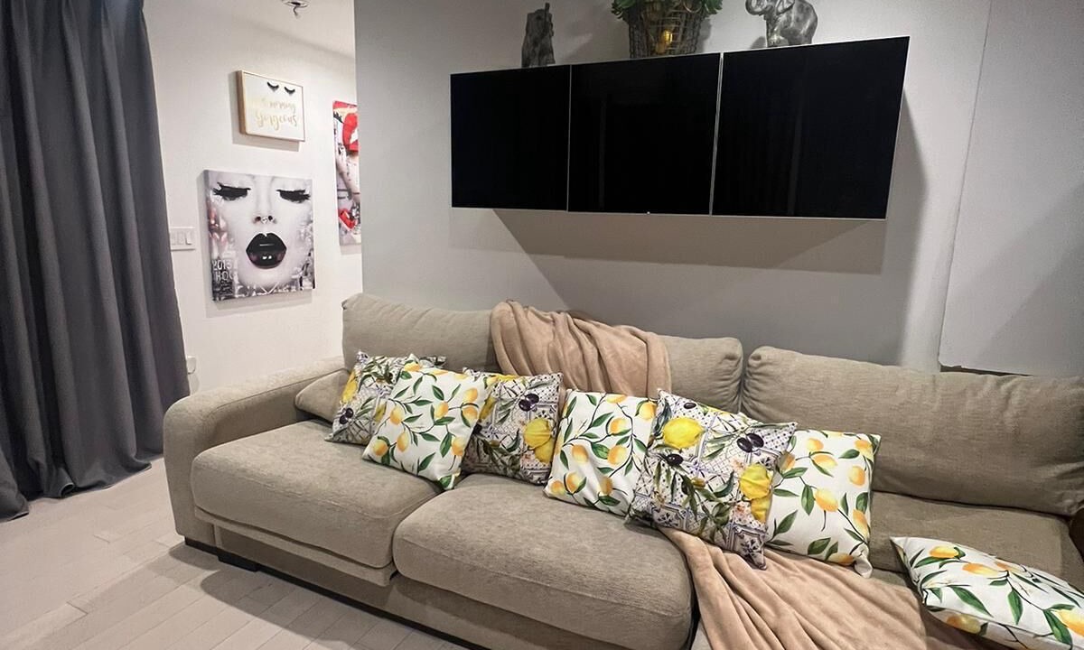 Photo of Livingroom in Edgewater