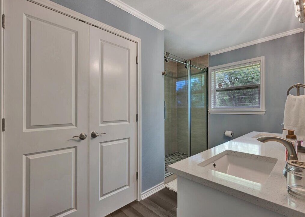Photo of Bathroom in Etoile