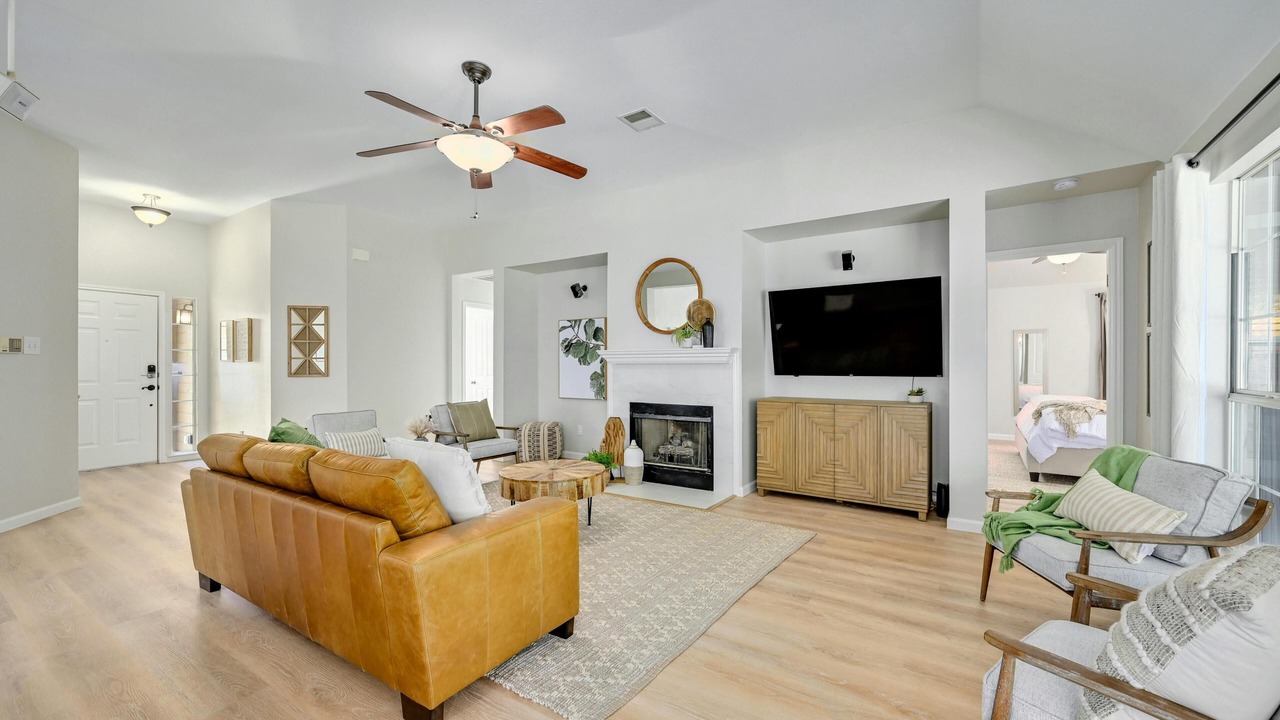 Photo of Livingroom in Wells Branch