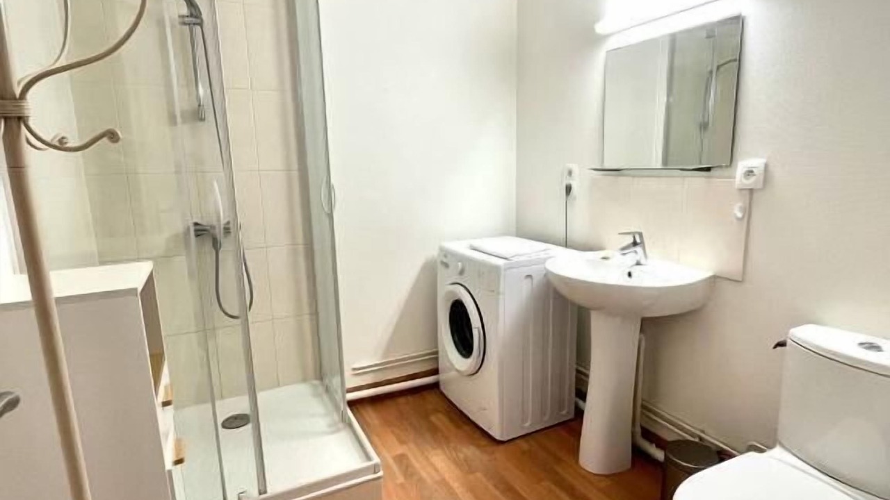 Photo of Bathroom in Saint-Ouen