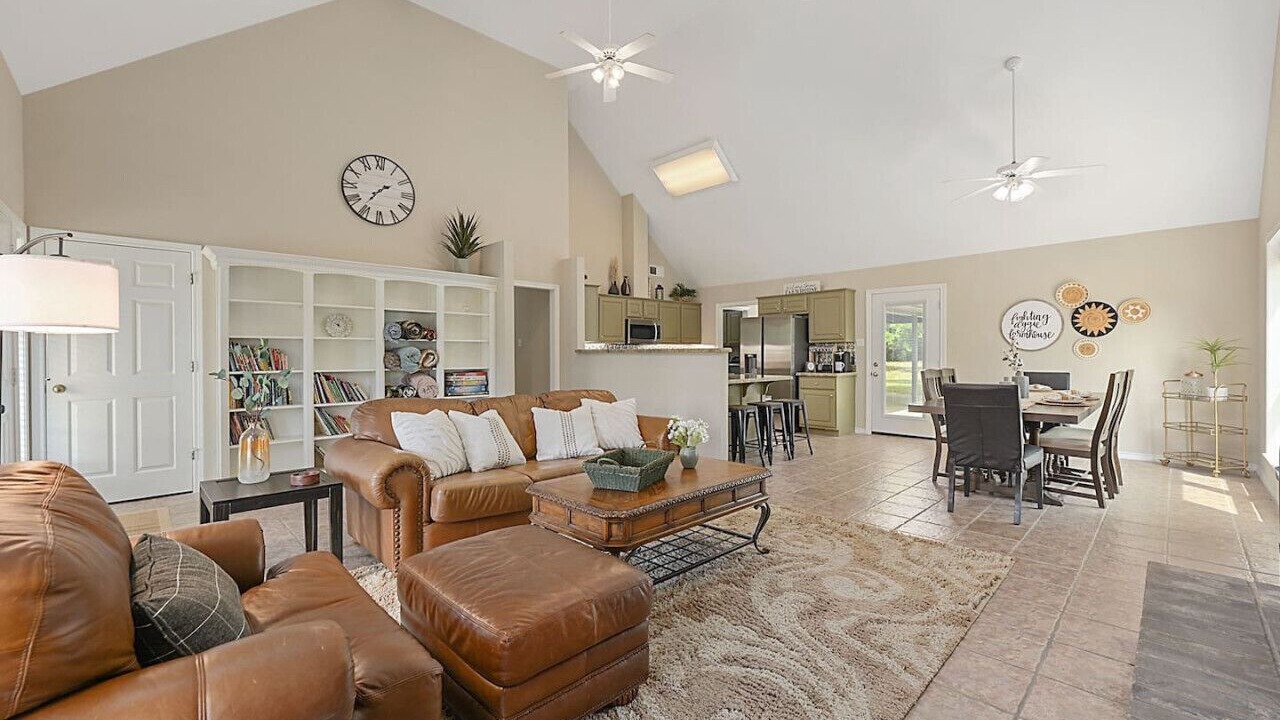 Photo of Livingroom in College Station