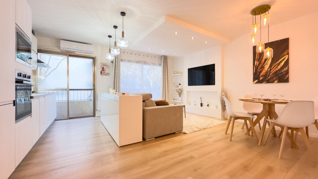 Photo of Others in Cannes