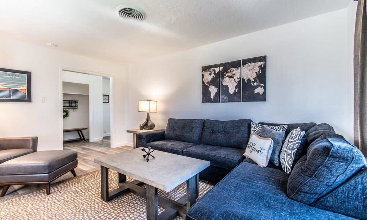 Photo of Livingroom in Bay Area