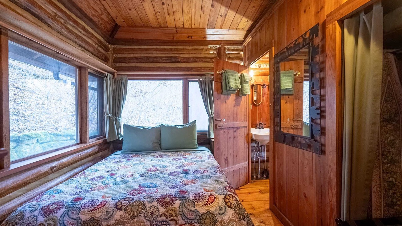 Photo of Bedroom in Eureka Springs