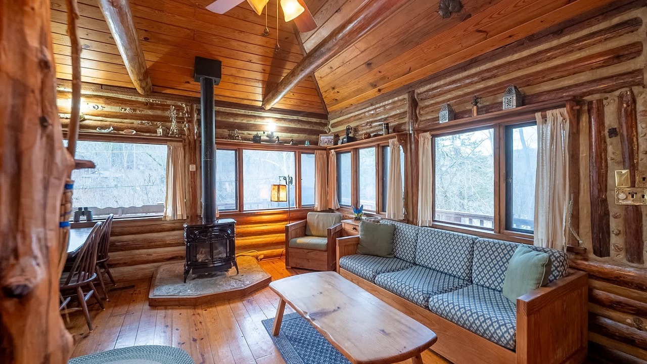 Photo of Livingroom in Eureka Springs