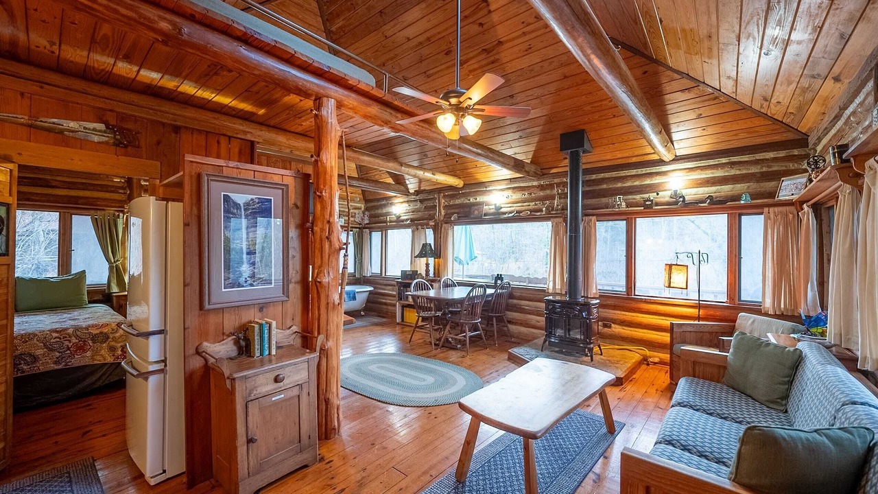Photo of Bedroom in Eureka Springs