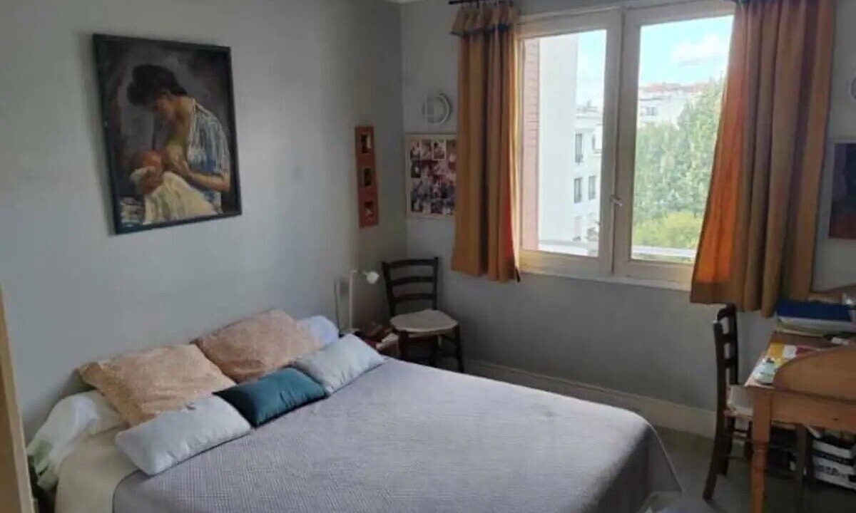 Photo of Bedroom in Republique–Point-du-Jour