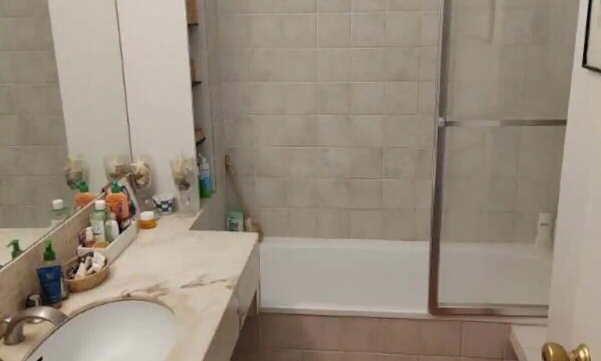 Photo of Bathroom in Republique–Point-du-Jour