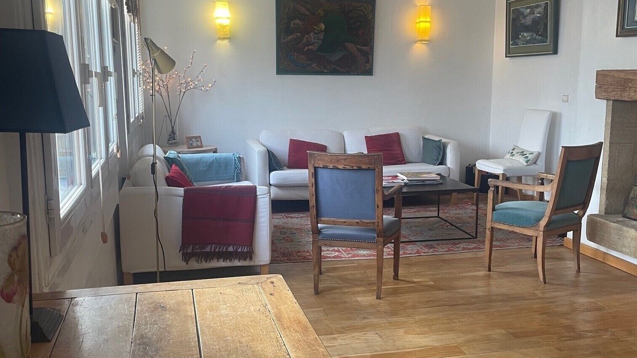 Photo of Livingroom in Republique–Point-du-Jour